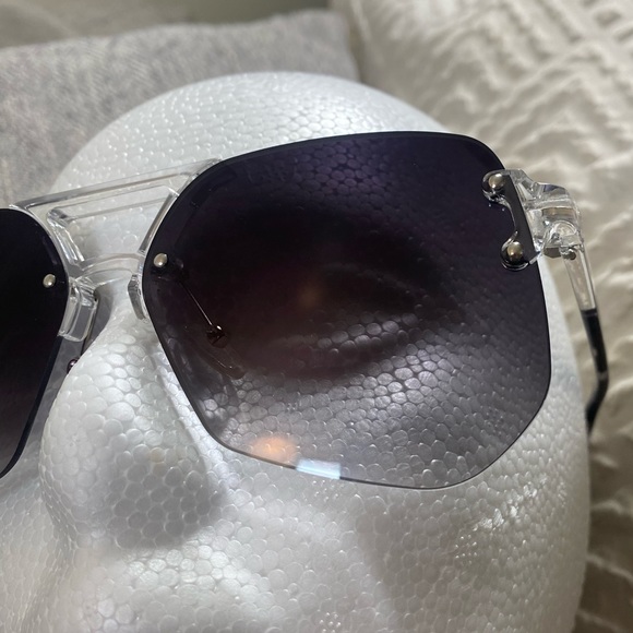 Charcoal ombré Aviator style sunglasses, mutiple colors available. SO CUTE! - Picture 2 of 14